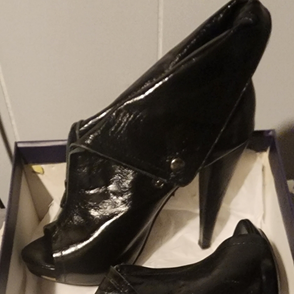 Fergie ankle open toe shoes heels black leather with box - Picture 2 of 4
